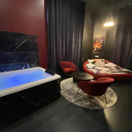Legend Majestic Superbe Love Room - Jacuzzi - Champagne - Romantisme - Parking Prive Gratuit Mâcon Εξωτερικό φωτογραφία